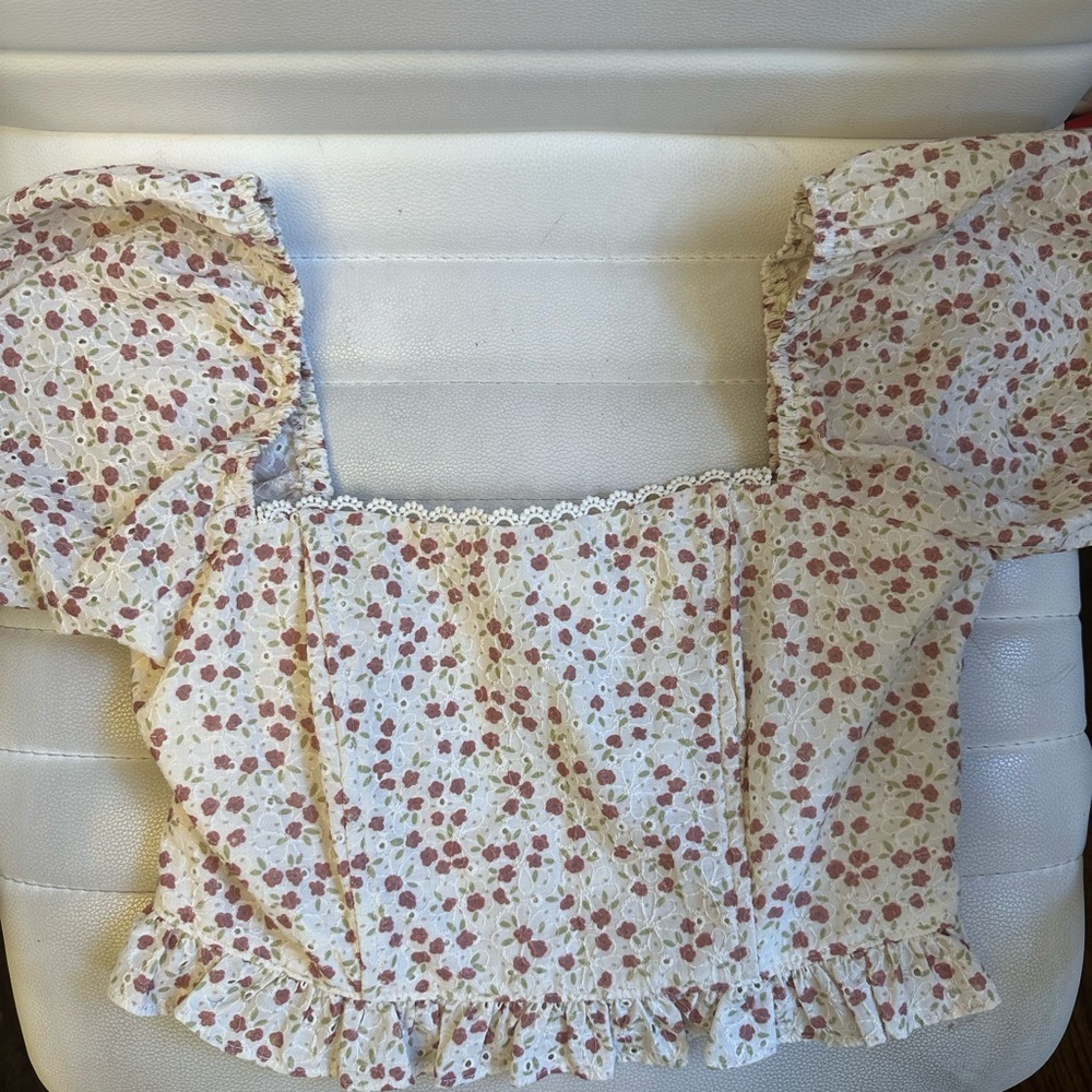 Altar’d State Cropped Floral Puff Sleeve Top Eyelet Lace Trim Shirt NWOT